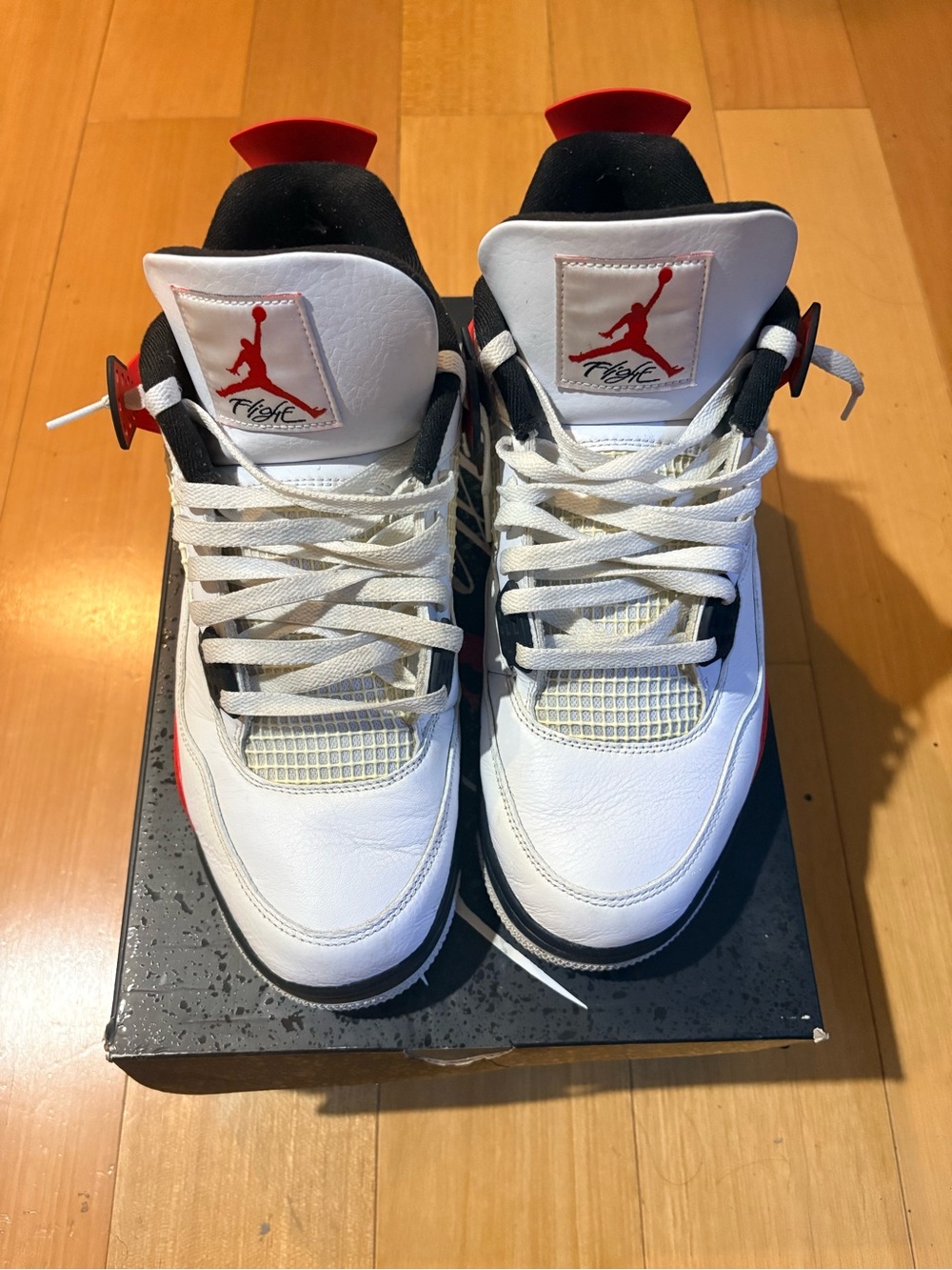 Jordan men’s White/Black/Red Retro Sneaker
